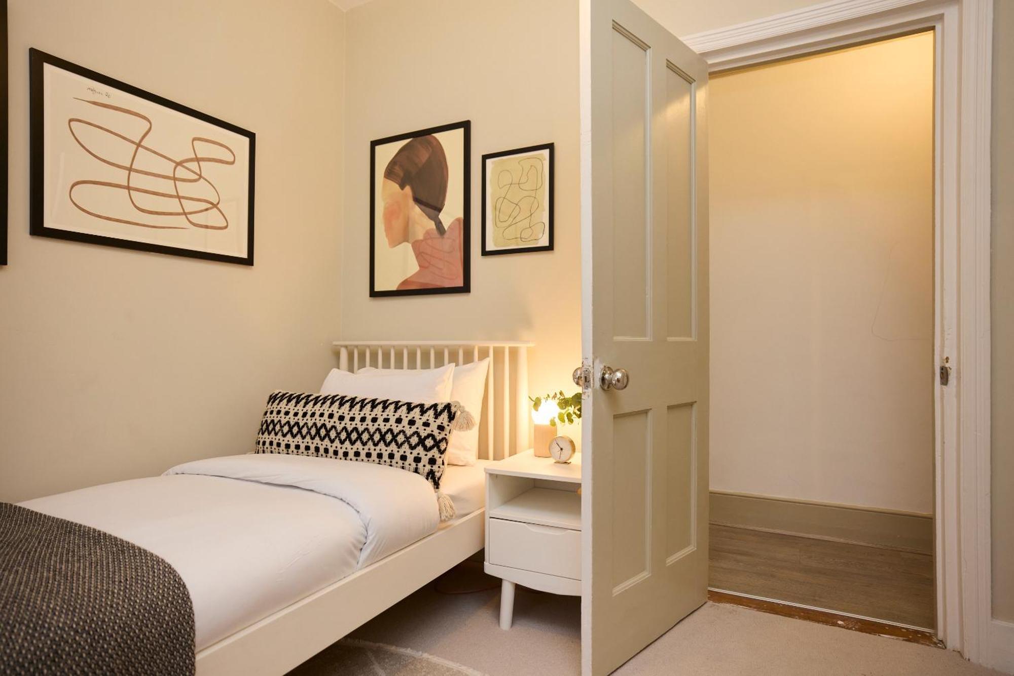 The Furness Hideout - Charming 2bdr Flat With Garden * Лондон